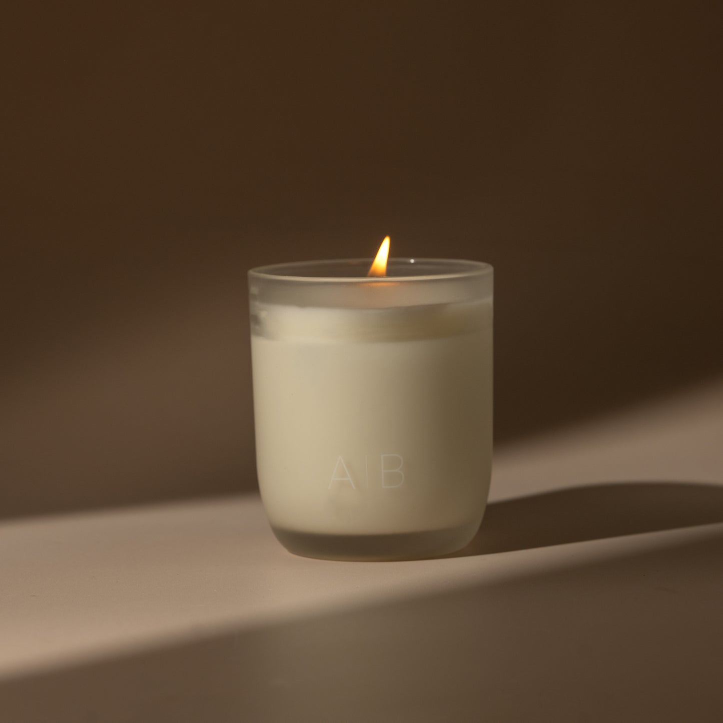 Bergamot, mandarin, lemon, neroli, jasmine and amber candle