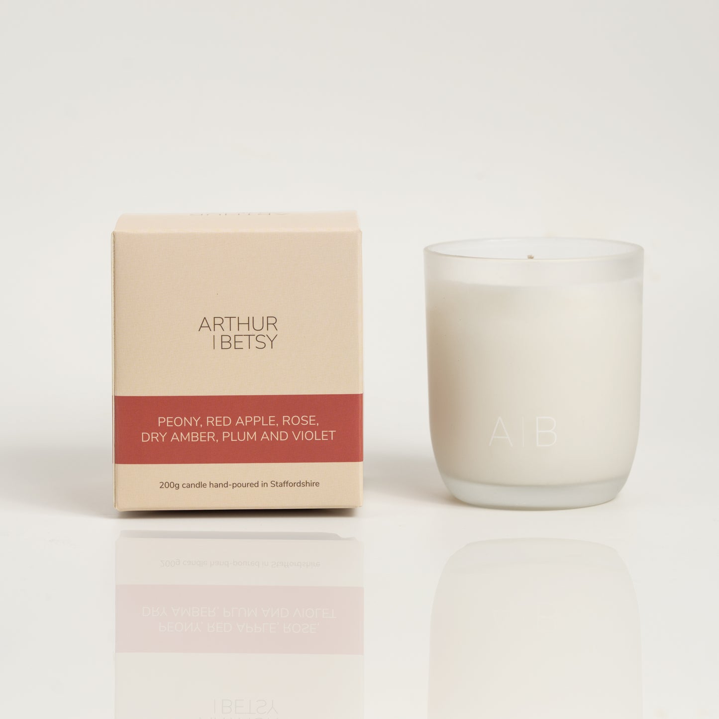 Peony, red apple, rose, dry amber, plum and violet candle