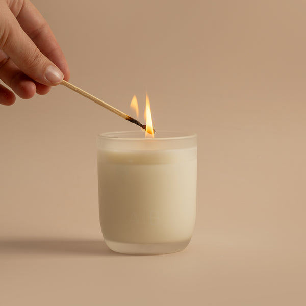 Amber, bergamot, orange, vanilla and coconut candle